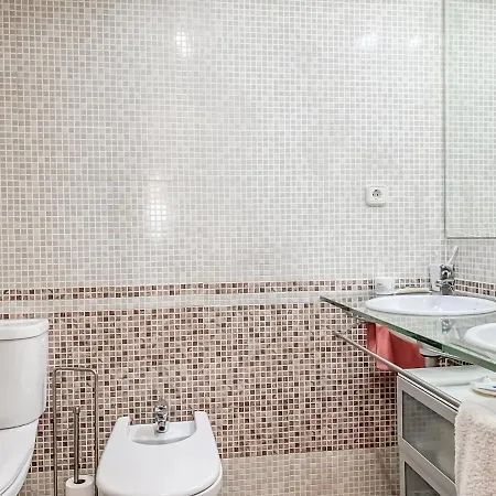 2 Bed Modern Sea Views *